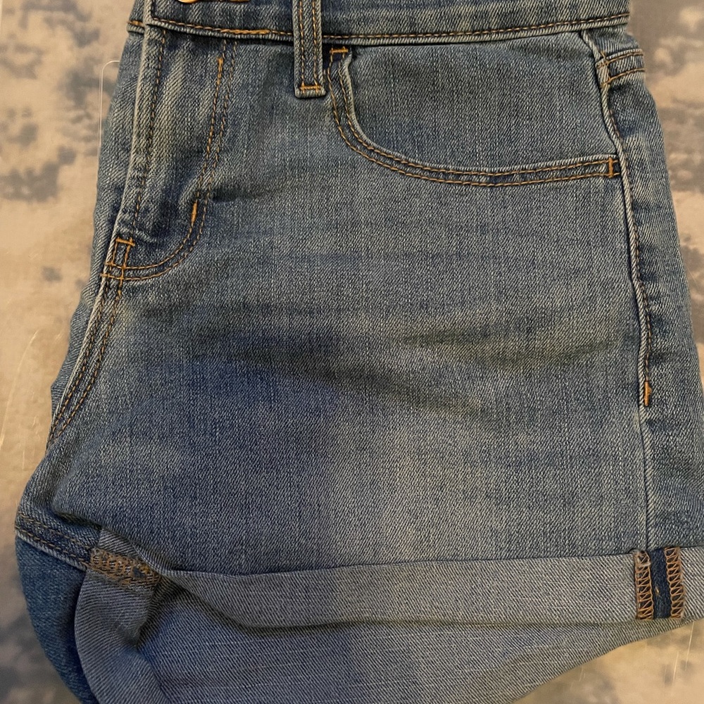 Mid rise - denim shorts
